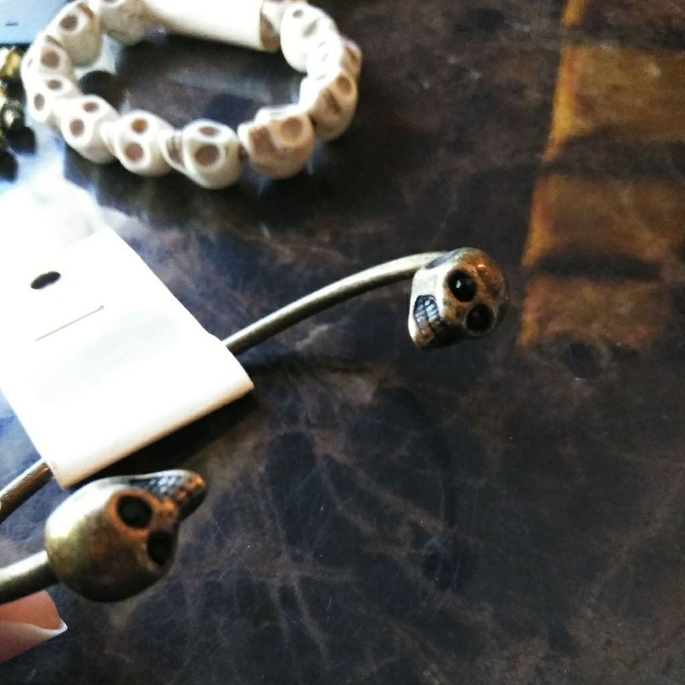 CLOSEOUT SALE Skull Bracelet Set 3pc in Cream/Gold - Picture 7 of 8